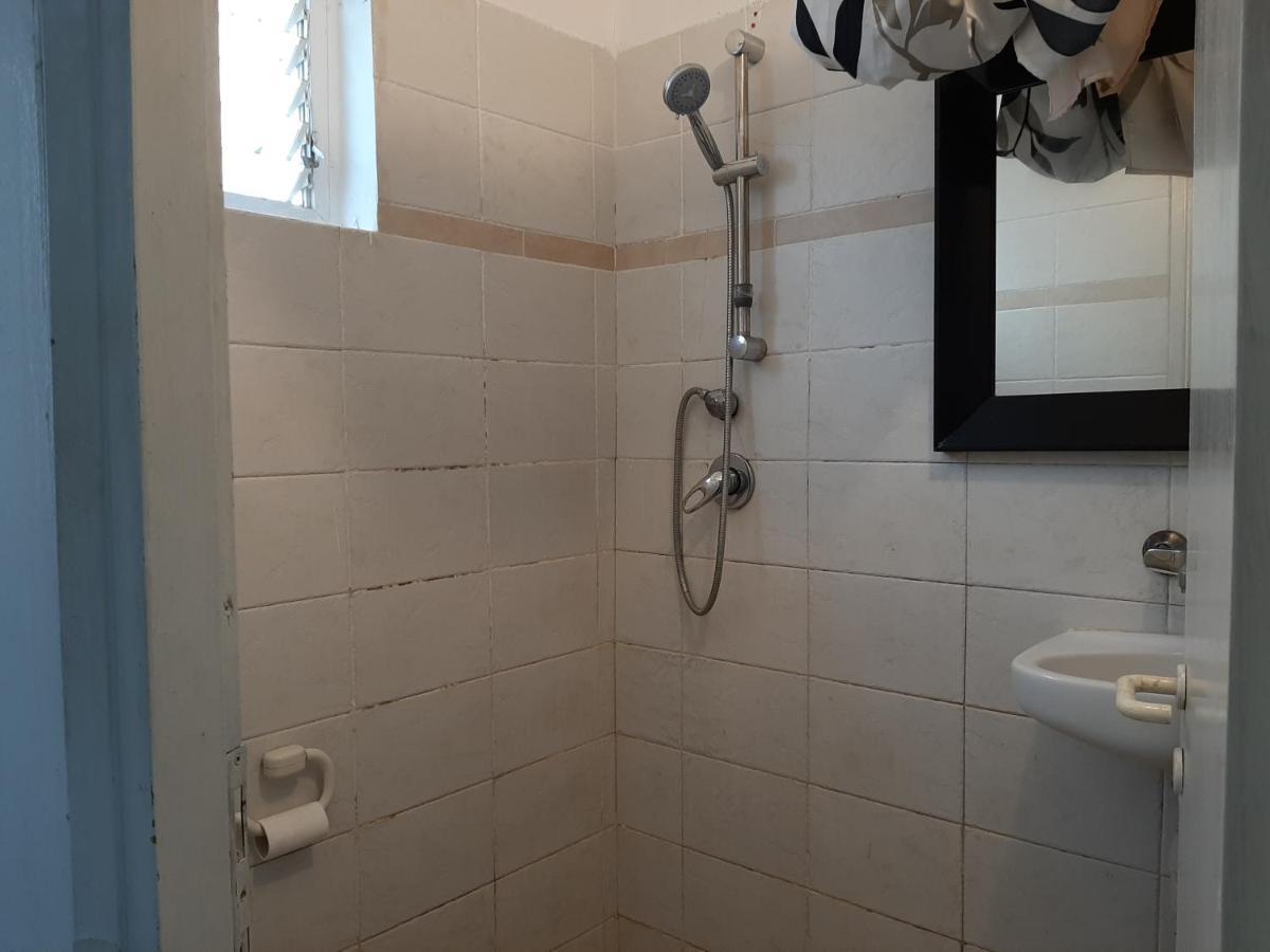 The Surfer'S Beach House Tel Aviv Ngoại thất bức ảnh