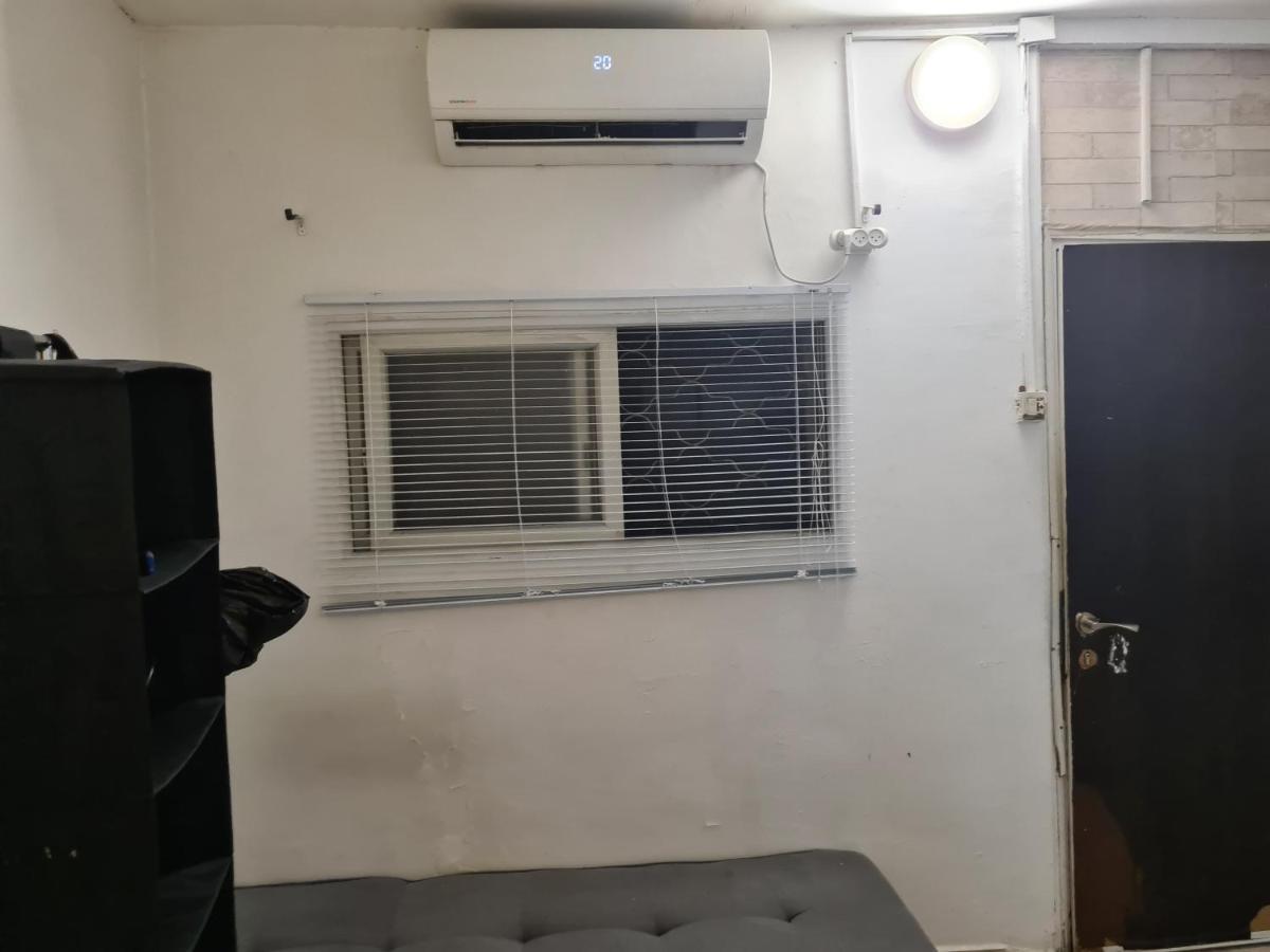 The Surfer'S Beach House Tel Aviv Ngoại thất bức ảnh